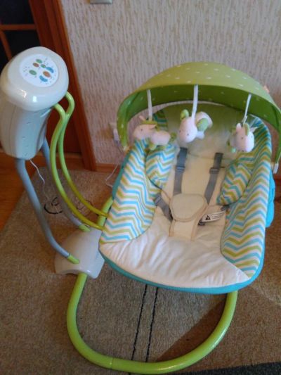 Лот: 7794441. Фото: 1. Укачивающий центр Happy baby relaxer... Ходунки, прыгунки, качели