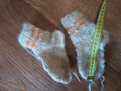 Лот: 10212317. Фото: 1. Вязаные шерстяные носки 14 см. Чулочно-носочные изделия