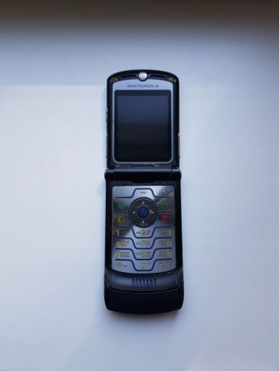 Лот: 13995727. Фото: 1. Сотовый телефон Motorola V3i. Кнопочные мобильные телефоны