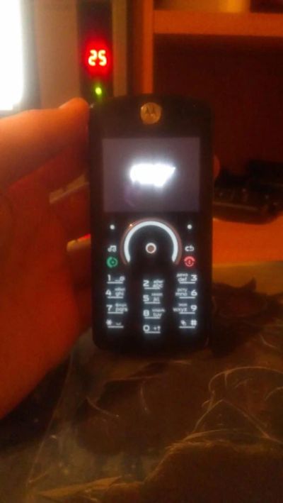 Лот: 5456163. Фото: 1. продам телефон motorola E8. Кнопочные мобильные телефоны