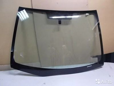 Лот: 10067960. Фото: 1. Лобовое стекло nissan tiida. Кузов