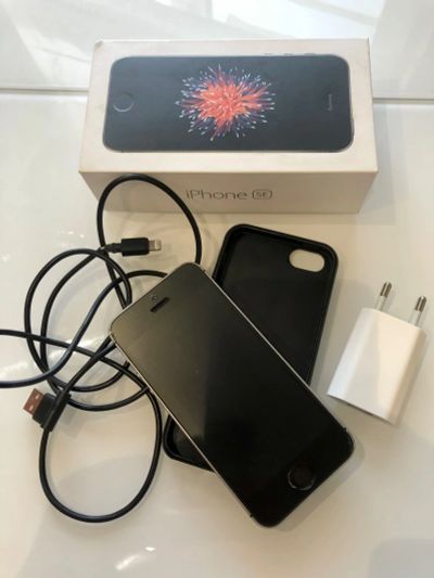 Лот: 18453017. Фото: 1. iPhone se. Смартфоны