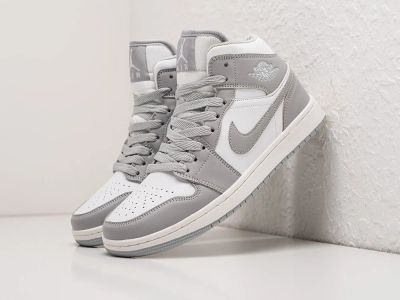 Лот: 20278358. Фото: 1. Кроссовки Nike Air Jordan 1 Mid... Кеды, кроссовки, слипоны