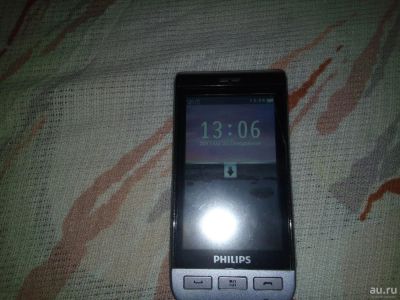 Лот: 12516589. Фото: 1. телефон Philips Xenium X525, держит... Чехлы, бамперы