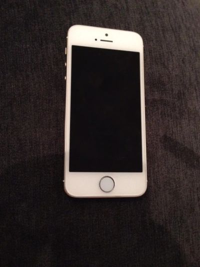 Лот: 6286504. Фото: 1. iPhone 5 gold 16 в идеале полный... Смартфоны