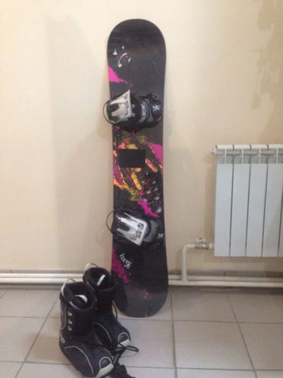 Лот: 8508504. Фото: 1. Сноуборд Black Fire 145cm+крепления... Сноуборды