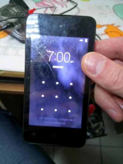Лот: 15654387. Фото: 1. Смартфон Micromax D303 треснут... Смартфоны