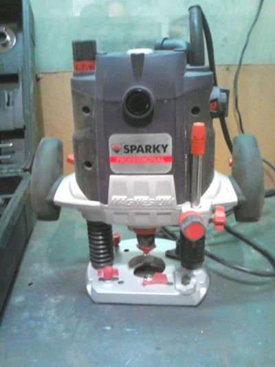 Лот: 4167075. Фото: 1. Фрезерная машина Фрезер Sparky... Электроинструмент