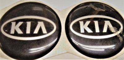 Лот: 15461649. Фото: 1. Наклейка смоляная Kia D45мм. Наклейки автомобильные