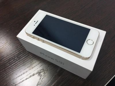 Лот: 8547457. Фото: 1. iPhone 5s 16GB Gold. Кнопочные мобильные телефоны