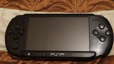 Лот: 9375649. Фото: 1. psp 1008 (псп 1008) с флешкой. Игровые приставки, консоли
