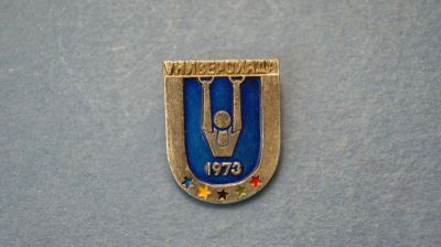 Лот: 3935540. Фото: 1. Значок спорт " Универсиада 1973... Сувенирные