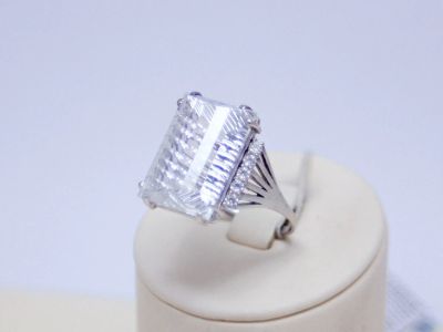 Лот: 14755740. Фото: 1. СЕРЕБРЯНОЕ КОЛЬЦО С ФИАНИТОМ 9... Кольца, перстни