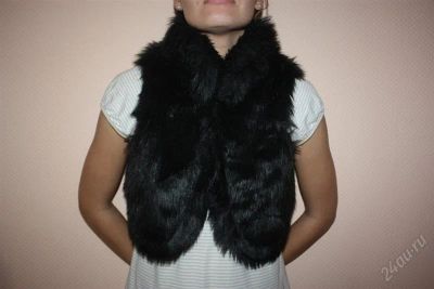 Лот: 1127703. Фото: 1. меховой жилет Stradivarius. Пиджаки, жакеты, жилеты