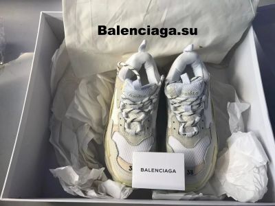 Лот: 13327688. Фото: 1. Кроссовки Женские Balenciaga Triple... Кеды, кроссовки, слипоны