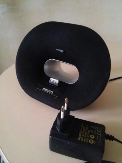 Лот: 6641275. Фото: 1. Док-станция philips ds3010/10... Зарядные устройства, блоки питания, адаптеры сетевые для смартфонов