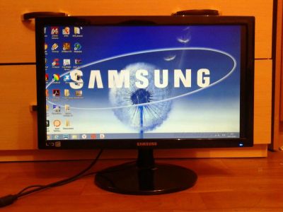 Лот: 8597572. Фото: 1. монитор Samsung s19b300b широкоформатный... ЖК-мониторы