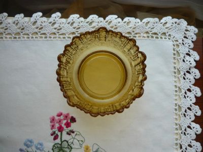 Лот: 7025179. Фото: 1. Вазочка для конфет.Цветное стекло. Фарфор, керамика
