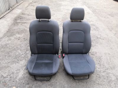 Лот: 19609410. Фото: 1. Сиденья передние Mazda Axela. Салон
