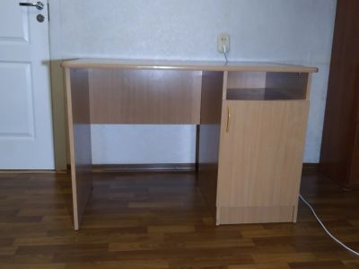 Лот: 18213703. Фото: 1. Стол письменный, состояние: "Визуально... Компьютерные и письменные столы