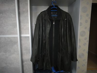 Лот: 23972796. Фото: 1. Мужская стильная кожаная куртка... Верхняя одежда