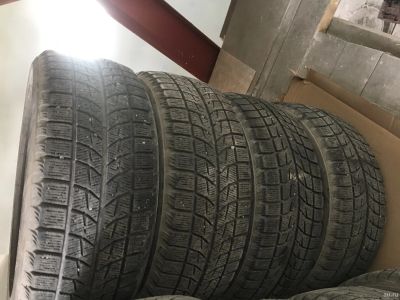 Лот: 13775836. Фото: 1. Bridgestone 215-55-17 липучка. Шины