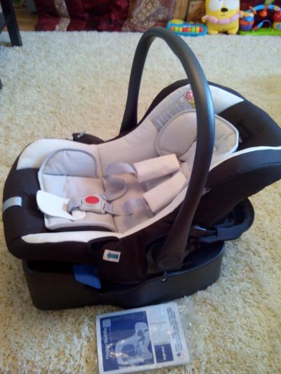 Лот: 5068840. Фото: 1. Автокресло детское Inglesina huggy... Детские автокресла