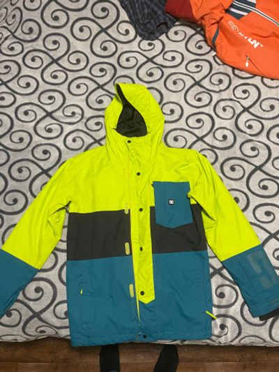 Лот: 19533904. Фото: 1. Куртка для сноуборда DC Shoes. Зимняя спортивная одежда