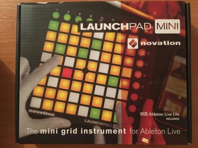 Лот: 8782235. Фото: 1. Launchpad MINI Novation. MIDI-оборудование