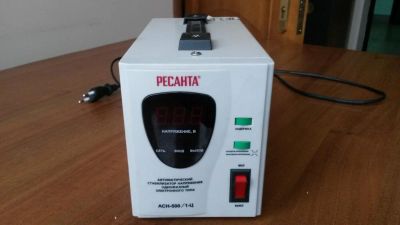 Лот: 10466336. Фото: 1. Стабилизатор Ресанта 500 нерабочий. Стабилизаторы напряжения, ЛАТР
