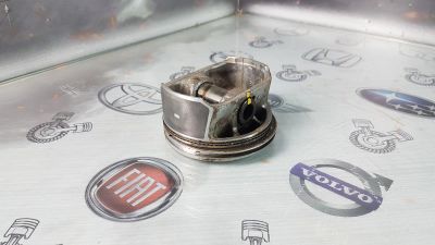 Лот: 24398450. Фото: 1. Поршень Mazda CX-9 CAY5 CAY1-02-200. Двигатель и элементы двигателя