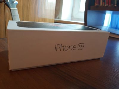 Лот: 16740354. Фото: 1. Iphone se 32 гб. Чехлы, бамперы