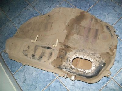 Лот: 4043120. Фото: 1. Бензобак на Subaru Legacy. Топливная система