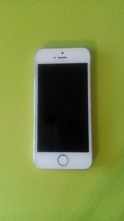 Лот: 5510857. Фото: 1. iphone 5s gold 16gb. Смартфоны