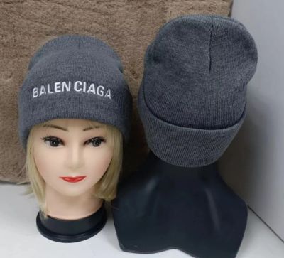 Лот: 25132636. Фото: 1. Шапка Balenciaga. Головные уборы
