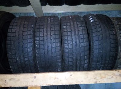 Лот: 8371381. Фото: 1. Зимние нешипованные шины 205/55R16... Шины