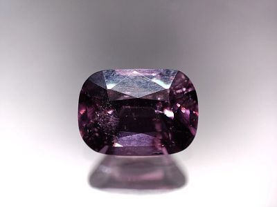 Лот: 21327081. Фото: 1. 2.21 ct. Шпинель фиолетово-розовая... Драгоценные и поделочные камни