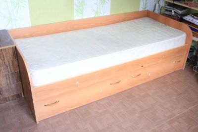 Лот: 6943730. Фото: 1. Односпальная кровать в хорошем... Кровати