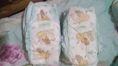 Лот: 7045263. Фото: 1. Памперсы Huggies 4 размер. Детская гигиена