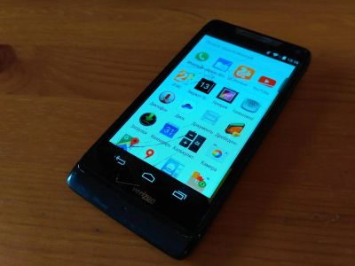 Лот: 8464084. Фото: 1. Продам Motorola RAZR M (с разбитым... Смартфоны