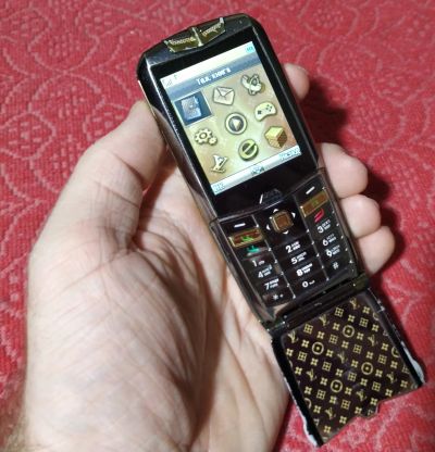 Лот: 20969026. Фото: 1. Nokia Louis Vuitton F450 (F460... Кнопочные мобильные телефоны