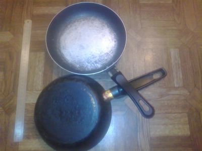 Лот: 3775145. Фото: 1. Две подгоревшие сковороды. Сковороды и сотейники