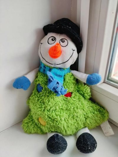 Лот: 25805926. Фото: 1. Снеговик в ёлочном платье. Мягкие