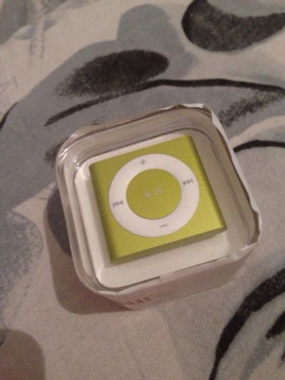 Лот: 4747635. Фото: 1. Apple iPod shuffle 4 2Gb. Плееры