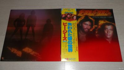Лот: 13557901. Фото: 1. Bee Gees "Spirits Having Flown... Аудиозаписи