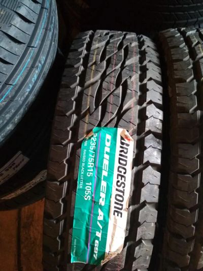 Лот: 10026098. Фото: 1. 235/75R15 105S Bridgestone Dueler... Шины