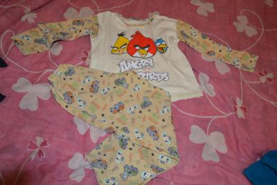 Лот: 6092759. Фото: 1. Пижамаа Angry Birds 120-130. Одежда для дома