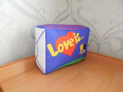 Лот: 3837741. Фото: 1. Подушка синяя в виде жевательной... Сувенирные мелочи