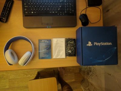Лот: 11335063. Фото: 1. гарнитура Sony Gold Wireless Stereo... Аксессуары для игровых приставок, консолей, геймпады