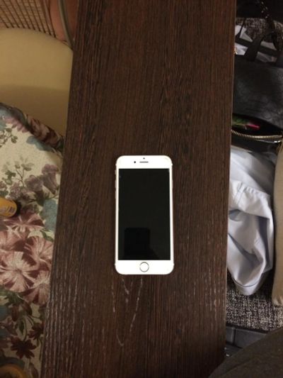 Лот: 11046034. Фото: 1. iphone 6s rose gold оригинальный... Смартфоны